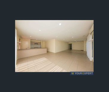 Stylish Family Residence in an Exclusive Berwick Setting - Photo 3