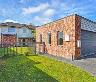 Evergreen Cres : Family-Friendly Living in a Prime Location - Photo 6