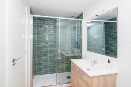 Carrer de les Illes Canàries, Valencia, Valencian Community 46023 - Photo 5