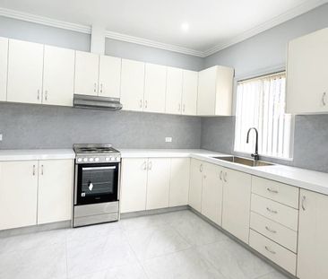 Fully Renovated Five-Bedroom Family Home - Photo 2