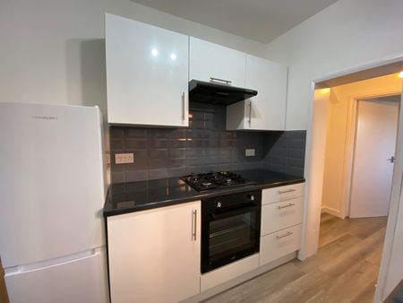1 Bed Flat, Pangbourne Street, RG30 - Photo 3