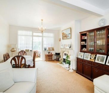 3 Bed Detached House, London, IG2 - Photo 4