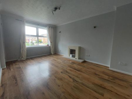 3 bedroom semi-detached house to rent - Photo 2