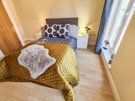 5 bedroom semi-detached house to rent - Photo 2