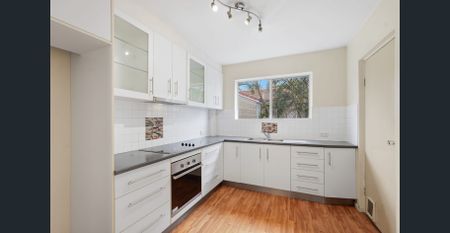 Convenient Coorparoo Living in a Peaceful Location - Photo 5