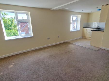 2 bedroom flat to rent - Photo 2