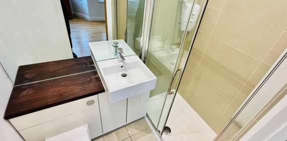 Burlington Street - Photo 2