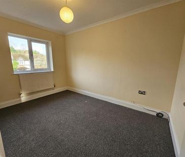 4 bedroom semi-detached house to rent - Photo 6