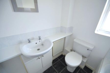 3 bedroom semi-detached house to rent - Photo 5