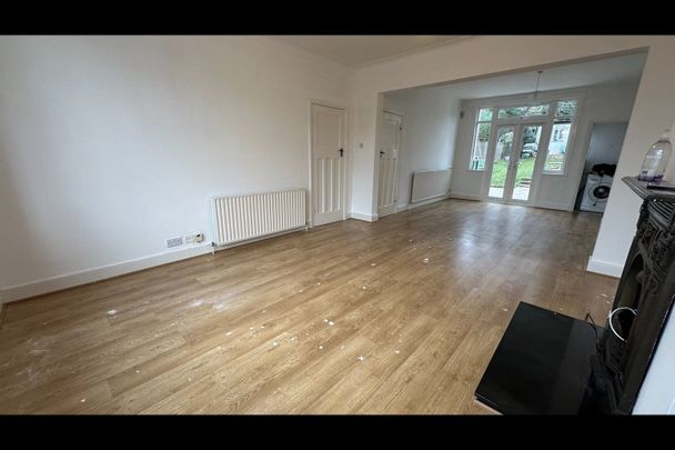 3 Bed Terraced House, Ecclesbourne Gardens, N13 - Photo 1