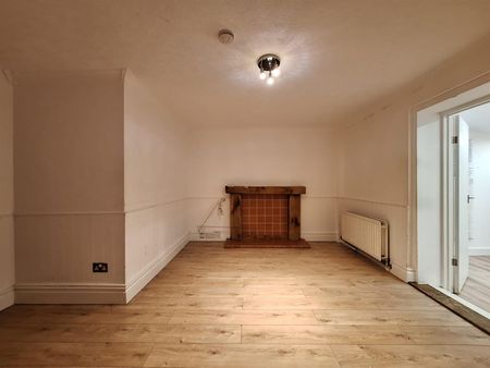 Cunningham Avenue, Enfield EN3, London - Photo 3