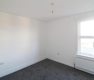 3 bedroom end of terrace house to rent - Photo 5