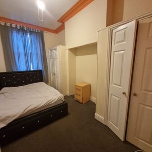 2 Bed Flat, St. Marks Road, BS5 - Photo 2