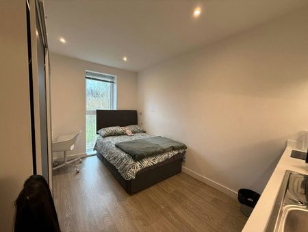London Road, Newcastle-Under-Lyme, ST5 - Photo 5
