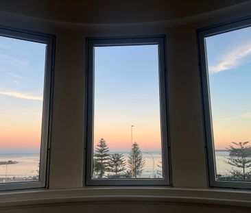 Bondi Beach - Photo 5