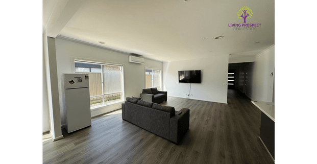 ROOM FOR RENT - UTILITIES PROVIDED - Photo 1