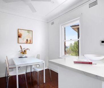 Art Deco Character and Contemporary Style in a Boutique Block of Seven - Photo 2