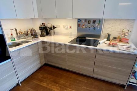 Flooded with natural light & boasting size, quality & location - Photo 5