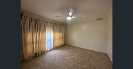 Charming 2 Bedroom Home - Photo 3