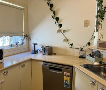 Tarneit - Photo 1