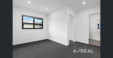 Stylish Two-Bedroom Retreat in Prime Preston Location - Photo 3