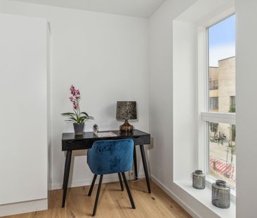 Rummeligt 3-etages rækkehus med to private terrasser og to toiletter - Foto 4