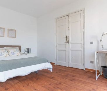 Room in a shared 8-bedroom apartment for rent in Palacio, perfect f... - Foto 5