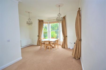 3 bedroom flat to rent - Photo 2