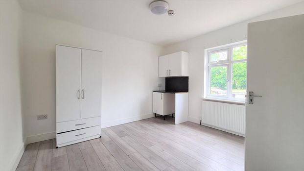 4 bedroom terraced house to rent - Photo 1