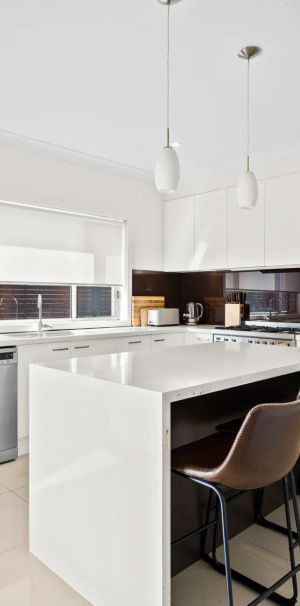 Contemporary townhouse with escarpment overlook - Photo 1
