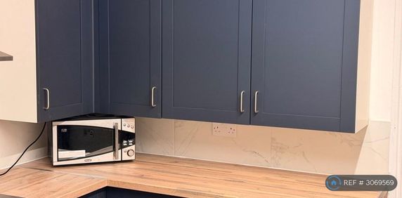 3 bedroom maisonette to rent - Photo 2