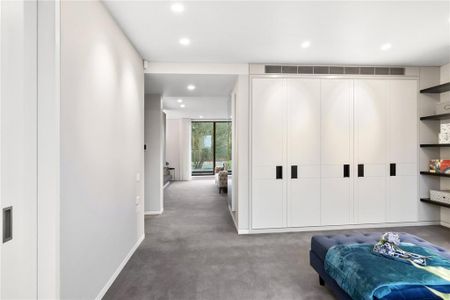 6 bedroom detached house to rent - Photo 5