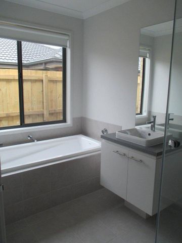 20 HOWITT AVENUE, EASTWOOD - Photo 5