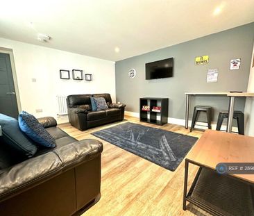 8 bedroom end of terrace house to rent - Photo 2