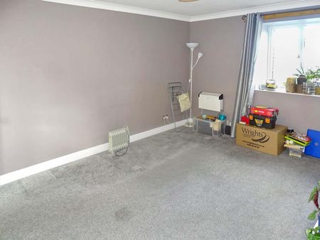 1 bedroom Flat To Let - Photo 2