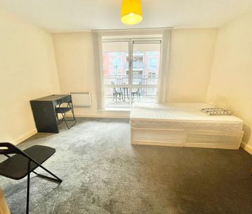 1 bedroom in a flat share to rent - Photo 1