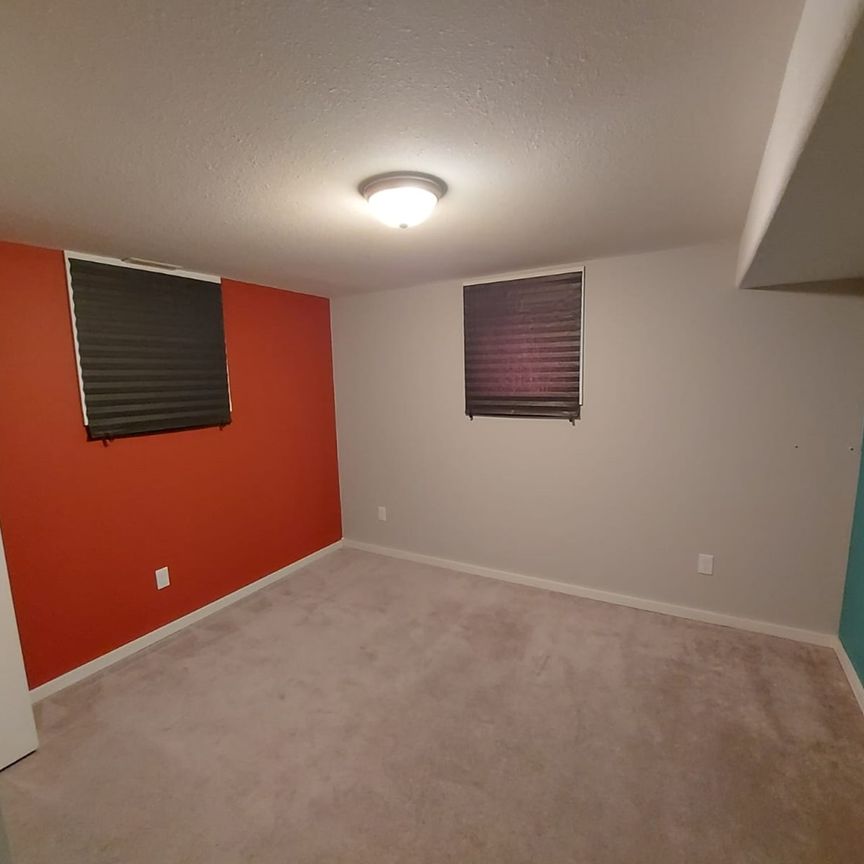 Free Rent !! Cozy 2 Bedroom. 1 Bathroom Basement Suite. - Photo 1