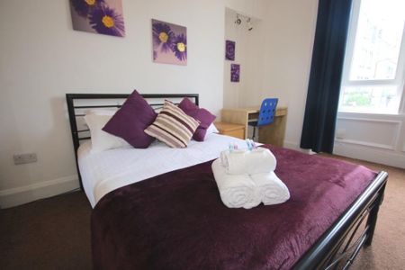 3 bedroom flat to rent - Photo 5