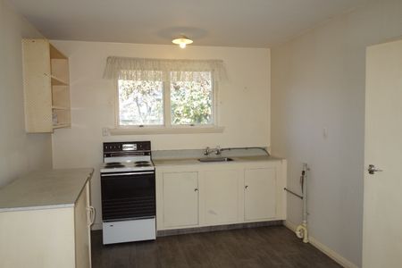 1-Bedroom Flat with Carport - Photo 4