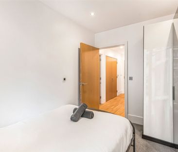 Juniper Drive, London, SW18 - Photo 2