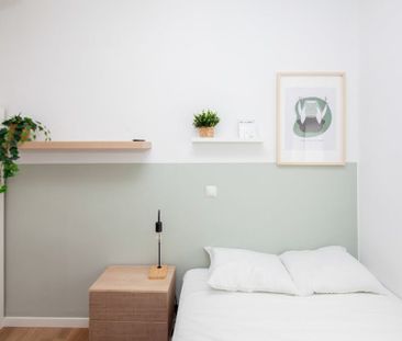 Carrer de Rodrigo de Pertegás, Valencia, Valencian Community 46023 - Photo 5