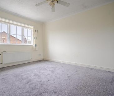 3 bedroom end of terrace house to rent - Photo 4