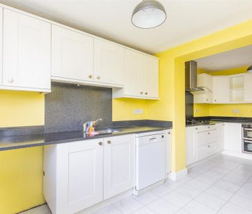 4 bedroom detached house to rent - Photo 5