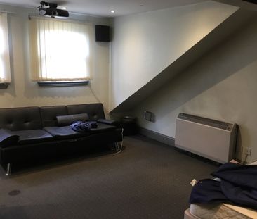 Studio Flat, Madeley Road, W5 - Photo 1