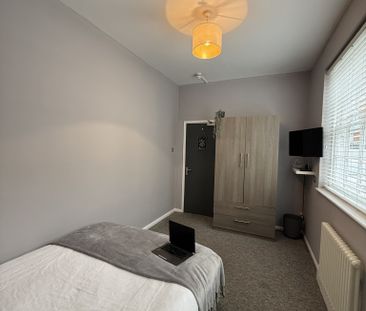 BEDROOM 1 - Photo 2