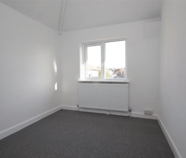 3 bedroom end of terrace house to rent - Photo 5