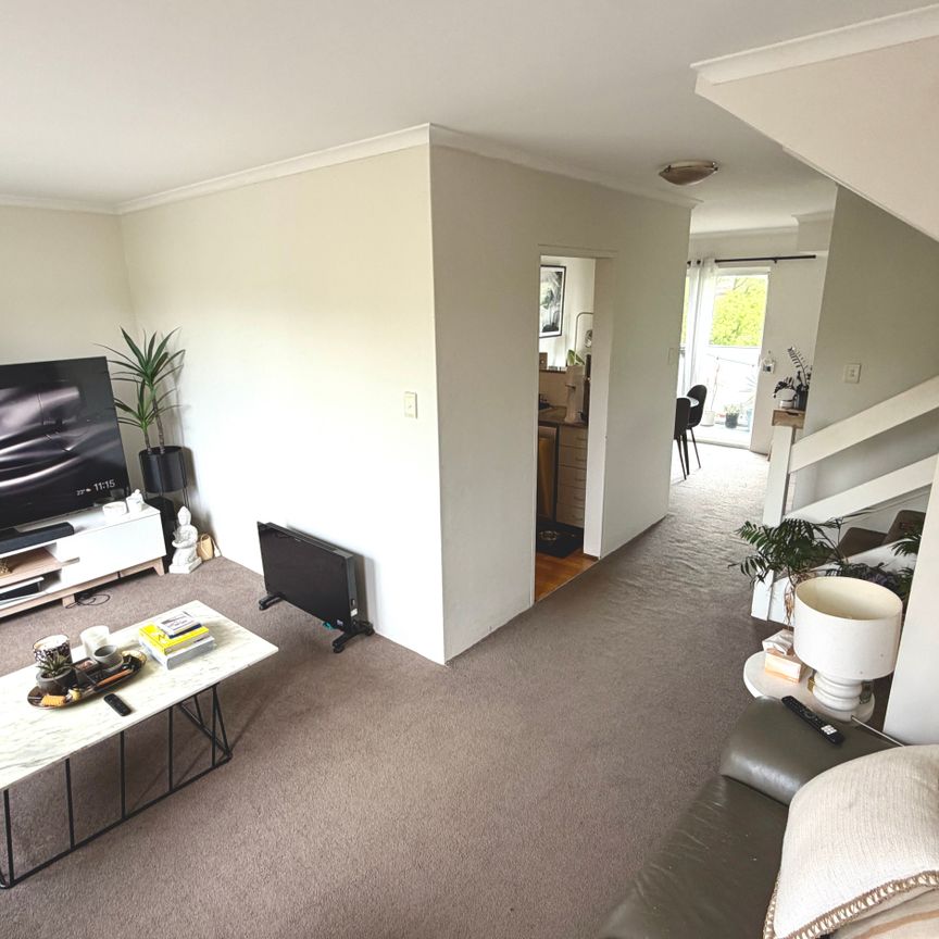 Kensington - Photo 1