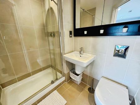 2 bedroom flat to rent - Photo 2