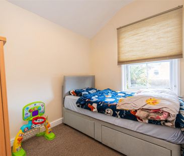 3 bed House - Mid Terrace To Let - Photo 4