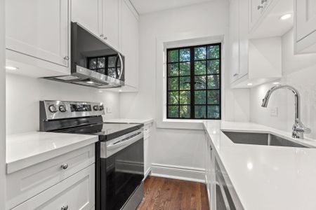 For Lease - 150 Balmoral Avenue Unit# 502, Toronto, Ontario - Photo 4